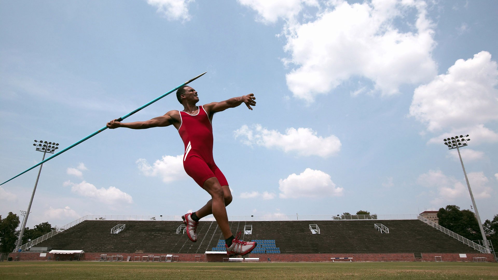 智能体育装备数据分析及应用探索研究，智能体育使用的技术