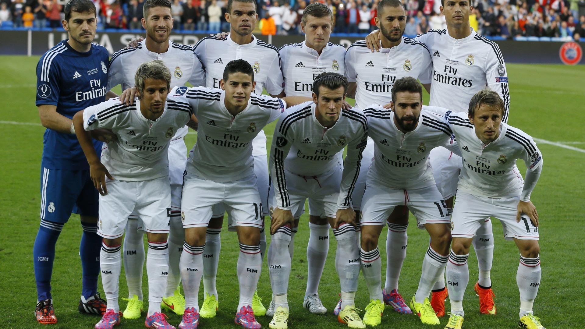 全国卡丁车锦标赛 少年车手上演轮对轮激烈缠斗